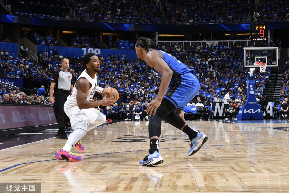 他连续得分 他连续得分